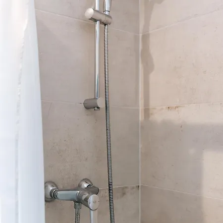 Apartament Center Arroios Flat 5 *